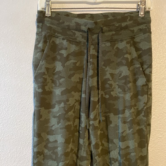 Lululemon Ready to Rulu Jogger 29"
Heritage Camo Dark Olive Green Twill - Picture 3 of 10